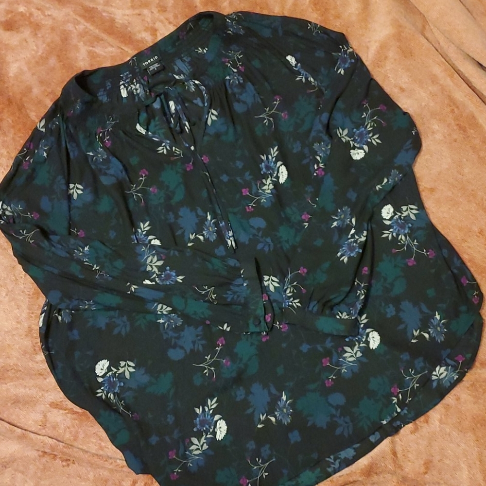 Torrid floral blouse